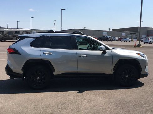 Used 2022 Toyota RAV4 SE w/ Convenience Package AWD/4WD image 8