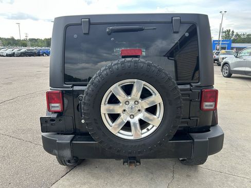 Used 2016 Jeep Wrangler Unlimited Sahara w/ Dual Top Group AWD/4WD image 6
