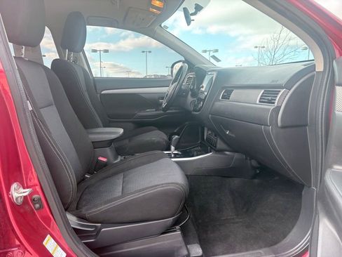 Used 2018 Mitsubishi Outlander SE AWD/4WD image 29