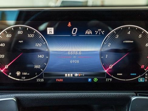 Used 2025 Mercedes-Benz GLB 250 image 9