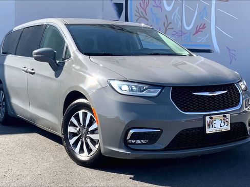 Used 2022 Chrysler Pacifica Touring-L image 19