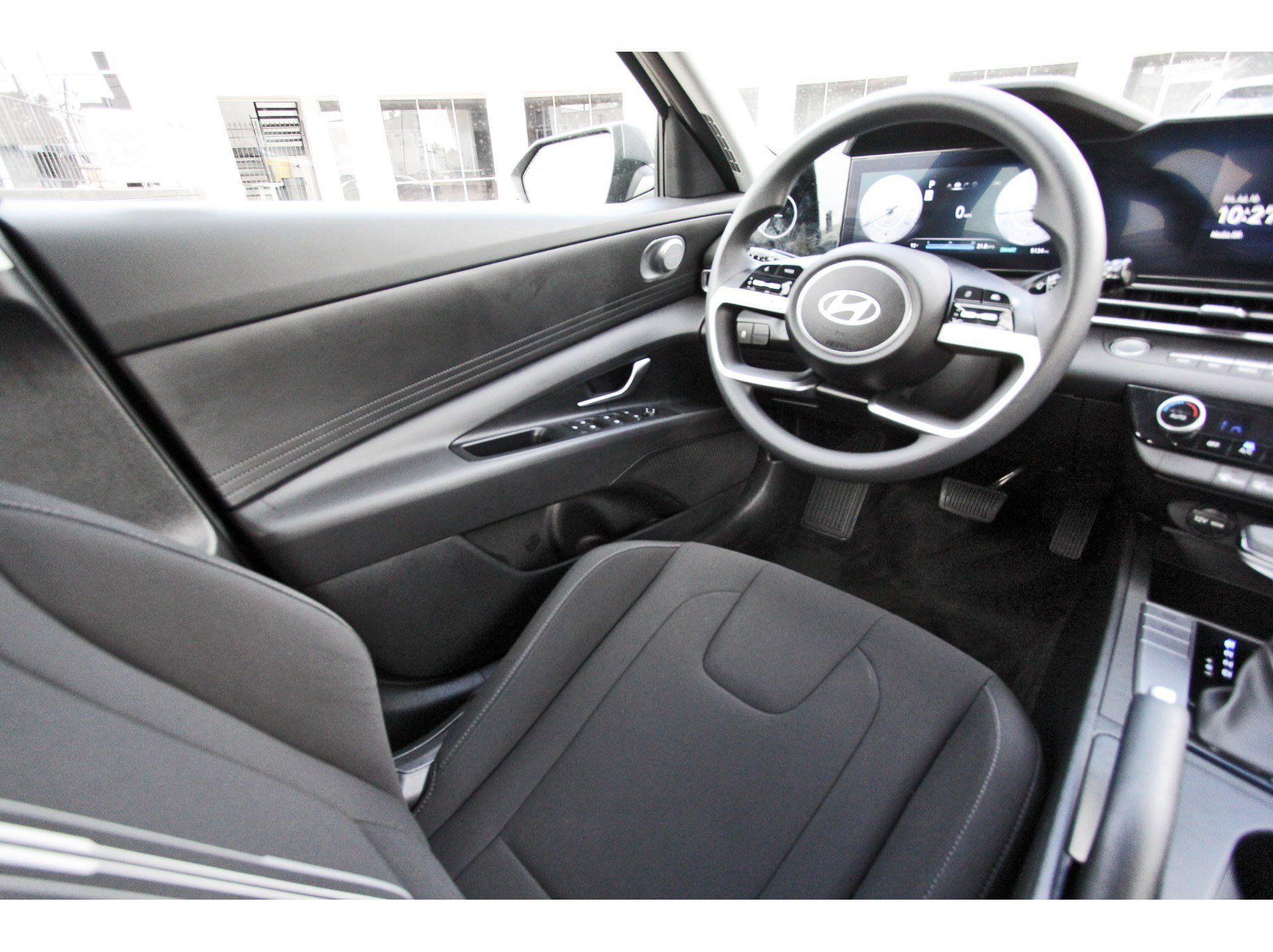 Used 2024 Hyundai Elantra SEL FWD image 9