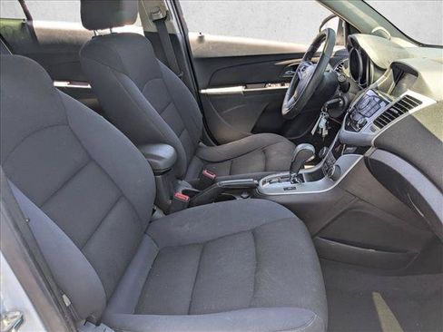 Used 2016 Chevrolet Cruze LT w/ Technology Package FWD image 16
