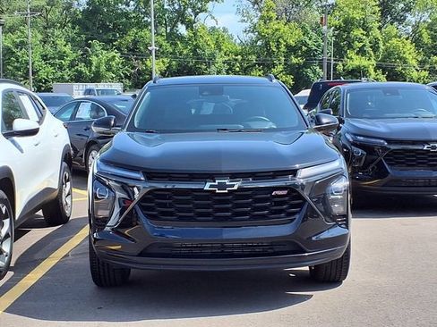 Used 2024 Chevrolet Trax RS w/ Driver Confidence Package FWD image 23