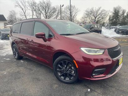Certified 2021 Chrysler Pacifica Touring-L w/ Uconnect Theater Family Group
