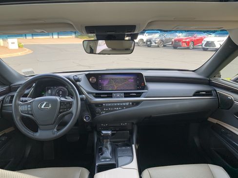 Used 2020 Lexus ES 300h w/ Premium Package FWD image 30