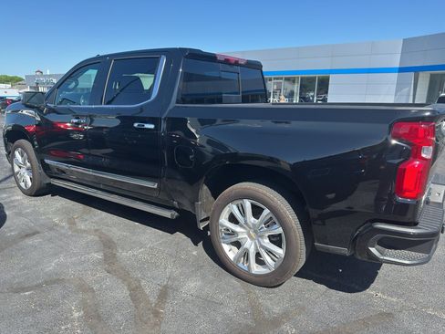 Used 2025 Chevrolet Silverado 1500 High Country AWD/4WD image 6