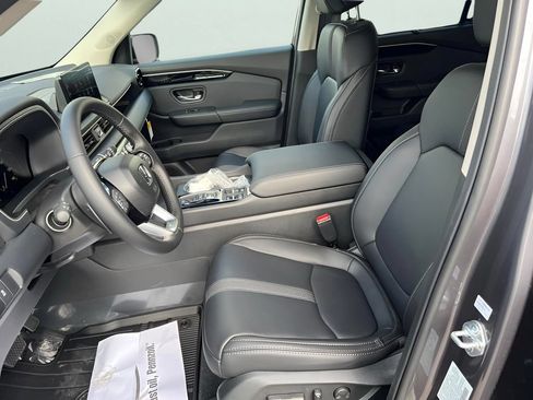 Used 2025 Honda Pilot EX-L image 14