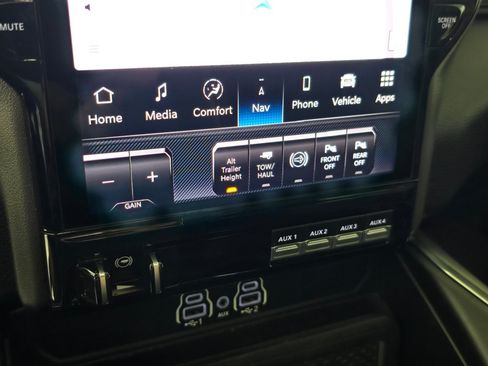 Used 2025 RAM 3500 Laramie AWD/4WD image 32