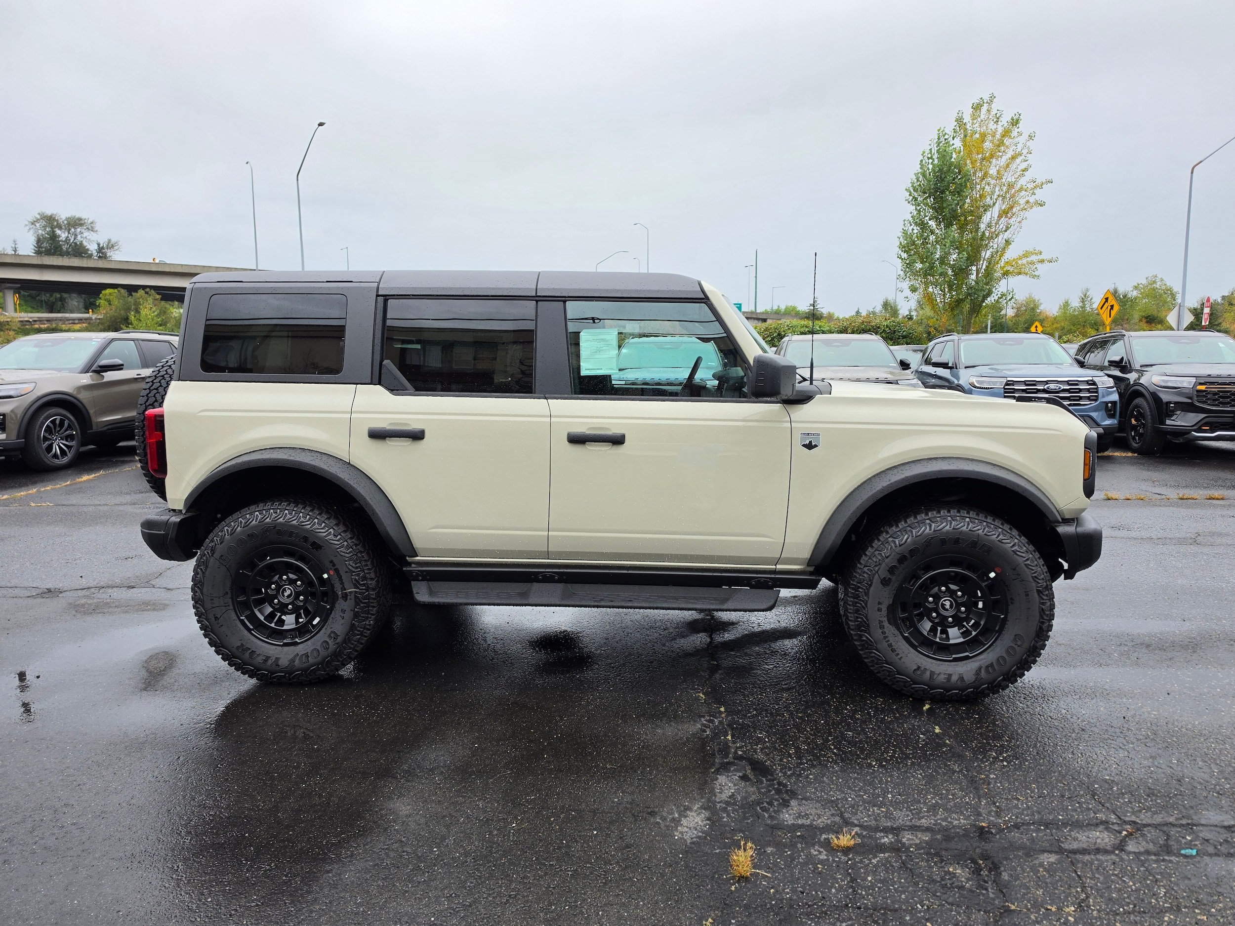 New 2026 Ford Bronco Big Bend w/ Black Diamond Package AWD/4WD image 4
