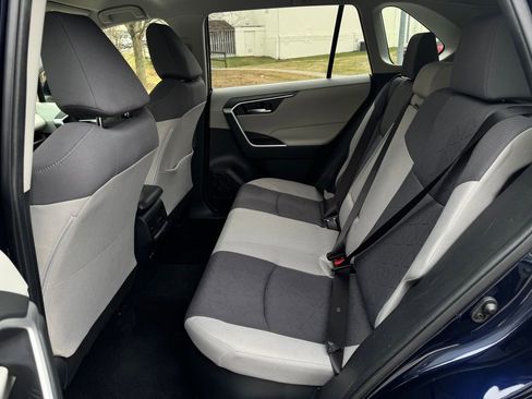 Used 2020 Toyota RAV4 XLE image 15