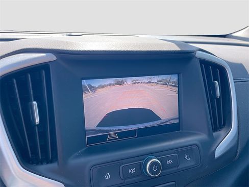 Used 2022 GMC Terrain SLE w/ Driver Convenience Package image 16