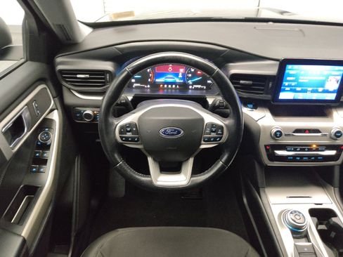 Used 2022 Ford Explorer XLT AWD/4WD image 22
