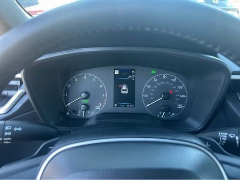 Used 2024 Toyota Corolla Cross SE image 10
