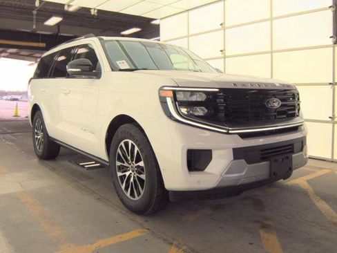 Certified 2025 Ford Expedition Platinum image 4