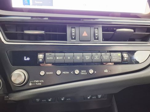 Used 2025 Lexus ES 300h w/ Premium Package FWD image 20