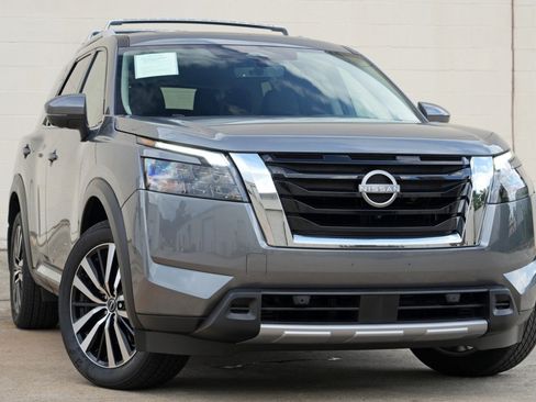 Used 2025 Nissan Pathfinder Platinum w/ Cargo Package AWD/4WD image 2