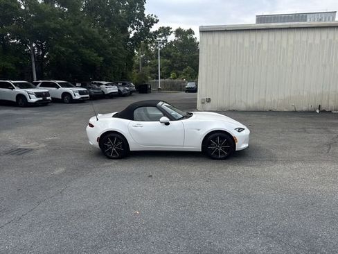 Used 2024 MAZDA MX-5 Miata Grand Touring RWD image 4
