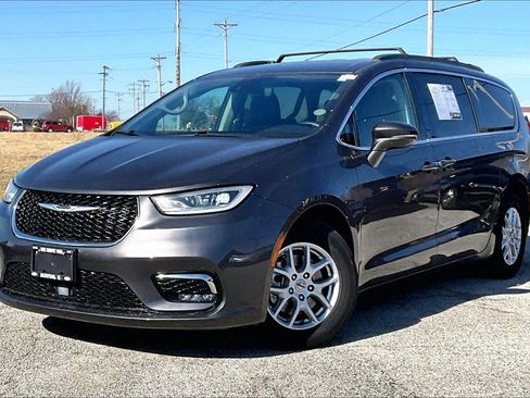 Used 2022 Chrysler Pacifica Touring-L FWD image 8
