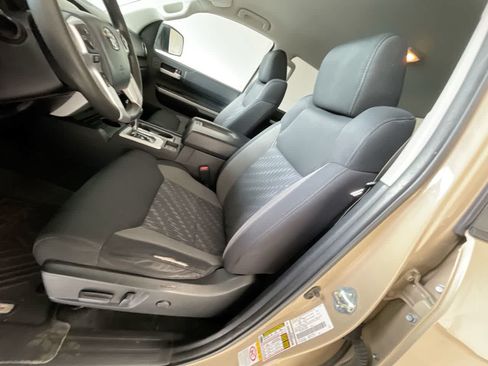 Used 2019 Toyota Tundra SR5 w/ SR5 Upgrade Package AWD/4WD image 11