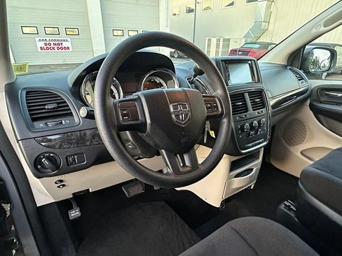 Used 2014 Dodge Grand Caravan SXT FWD image 16