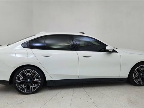 Used 2025 BMW i5 eDrive40i w/ M Sport Package image 6