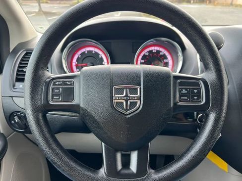 Used 2018 Dodge Grand Caravan SE w/ UConnect Hands-Free Group image 25