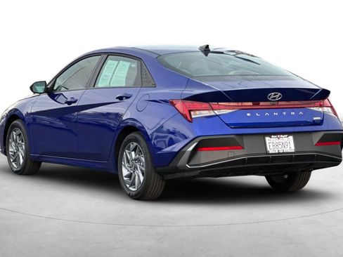 Certified 2025 Hyundai Elantra Blue image 4