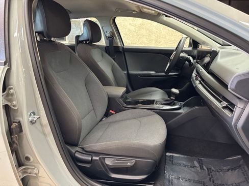 Used 2025 Kia K4 LXS image 35