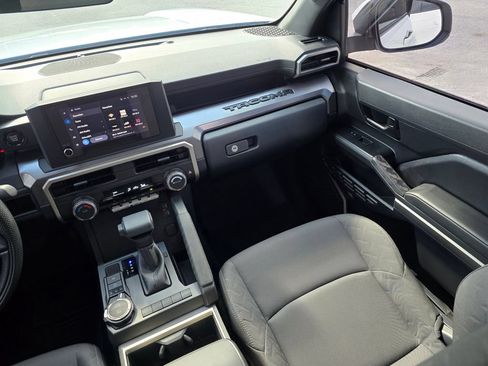 Used 2024 Toyota Tacoma SR5 AWD/4WD image 41