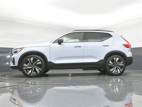 Used 2024 Volvo XC40 B5 Ultimate w/ Protection Package Premier image 43