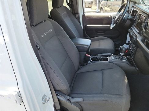 Certified 2022 Jeep Gladiator Overland w/ Trailer Tow Package image 17