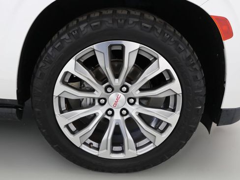 Used 2022 GMC Yukon XL Denali w/ Denali Premium Package AWD/4WD image 23