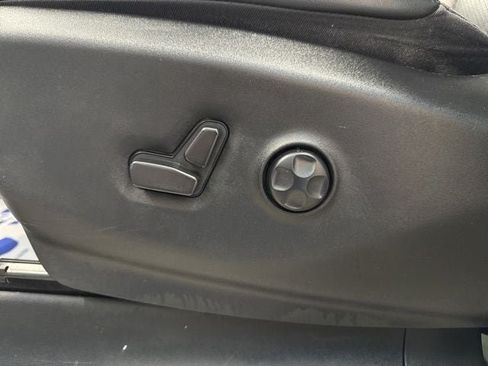 Used 2023 Chrysler Pacifica Touring-L FWD image 26