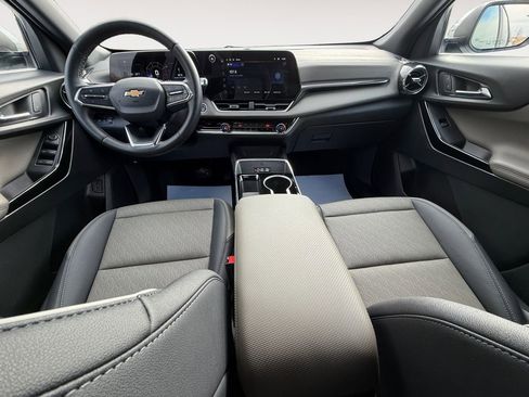 Used 2025 Chevrolet Equinox LT w/ Convenience Package II image 19