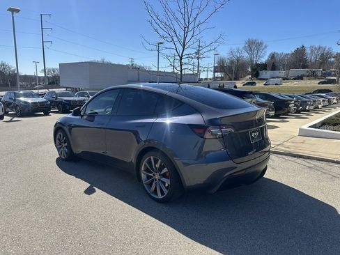 Used 2023 Tesla Model Y Performance image 4