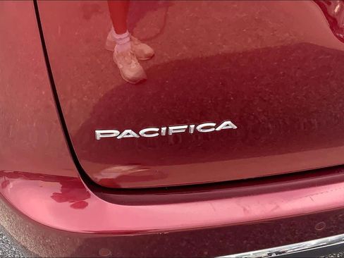 Used 2017 Chrysler Pacifica Limited w/ UConnect Theater Package FWD image 31