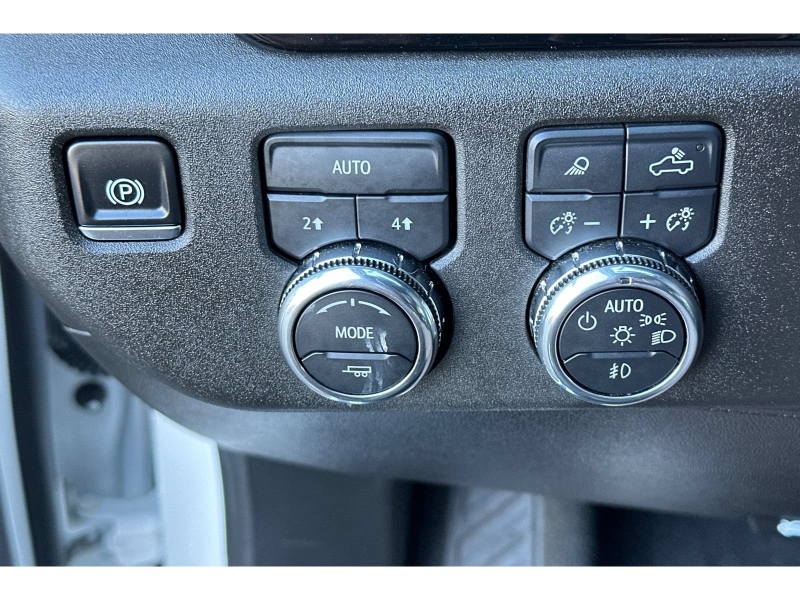 Used 2025 GMC Sierra 1500 SLT AWD/4WD image 31