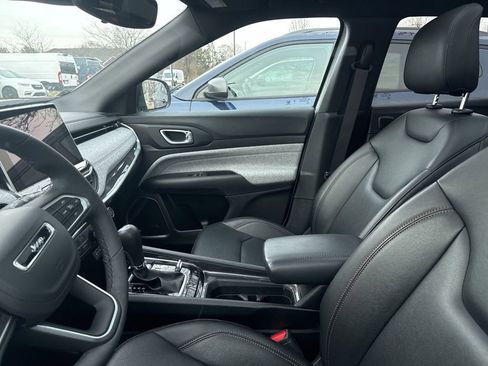 Used 2024 Jeep Compass Latitude w/ Sun and Sound Group image 10