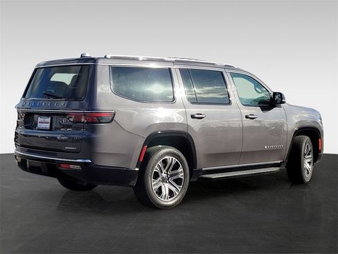 Used 2024 Jeep Wagoneer Series II image 4