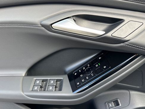 New 2025 Audi Q6 e-tron Premium image 10