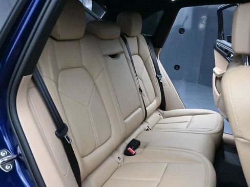 Used 2025 Porsche Macan AWD/4WD image 19