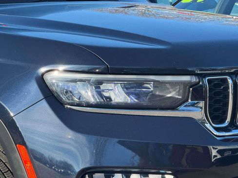Used 2023 Jeep Grand Cherokee Limited image 7