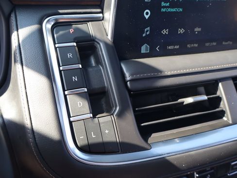 Used 2023 Chevrolet Suburban High Country AWD/4WD image 20