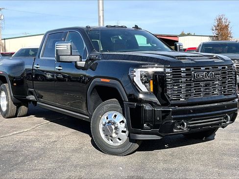 New 2026 GMC Sierra 3500 Denali Ultimate w/ LPO, Black Badging Package image 2