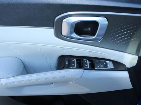 Used 2022 Kia Sorento SX image 9