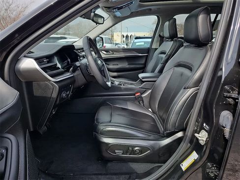 Used 2024 Jeep Grand Cherokee Limited 4xe image 11