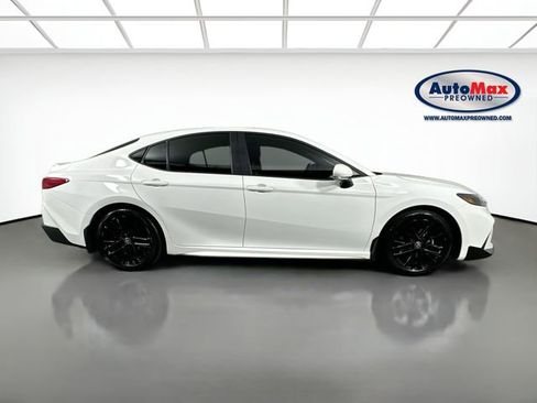 Used 2025 Toyota Camry SE w/ Convenience Package FWD image 9