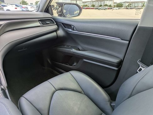 Used 2020 Toyota Camry XSE FWD image 17