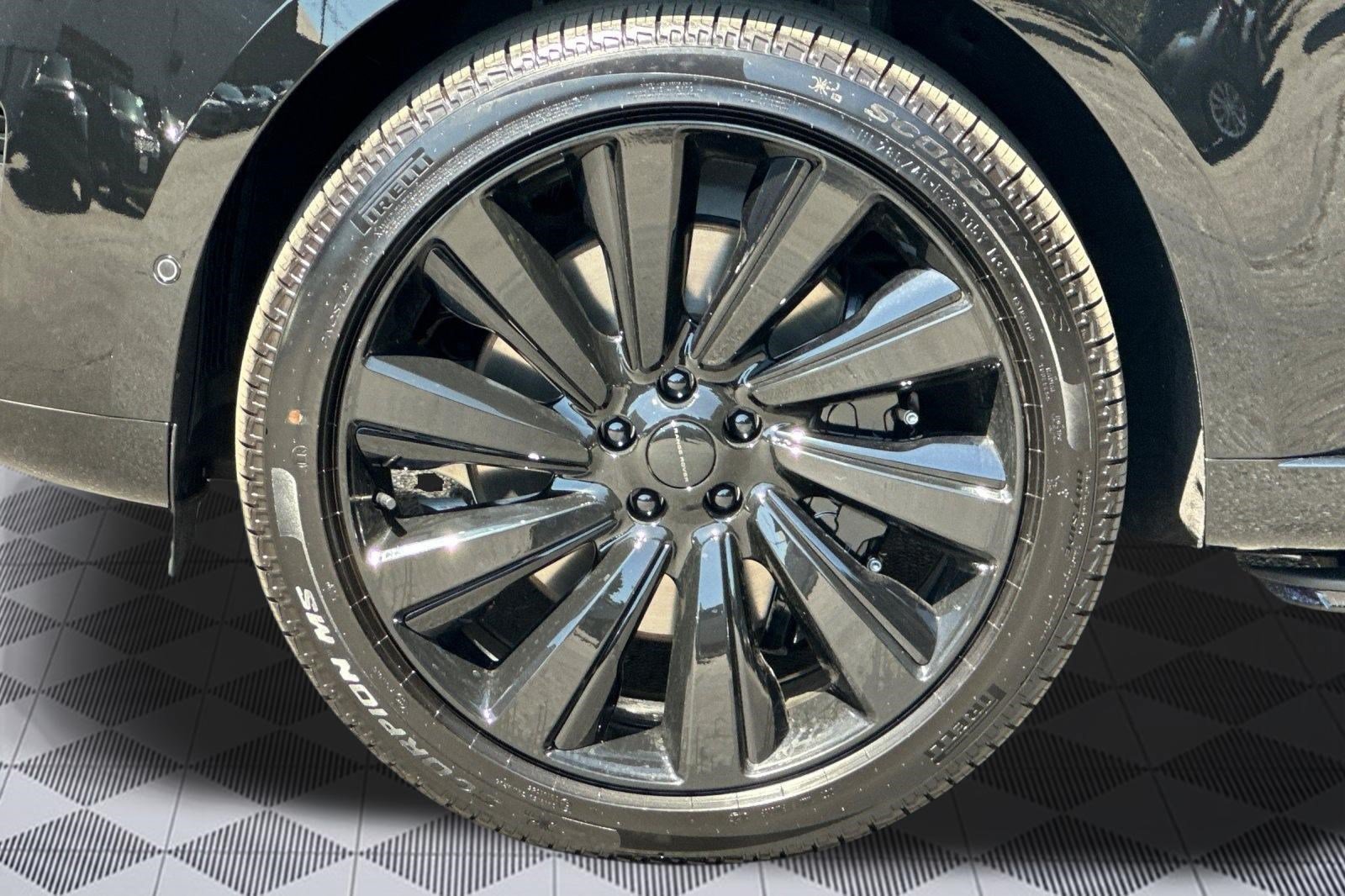 New 2026 Land Rover Range Rover Long Wheel Base SV AWD/4WD image 12